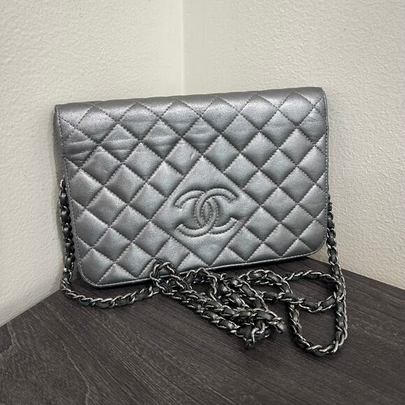 #413 CHANEL Wallet on Chain - Picture 1 of 12